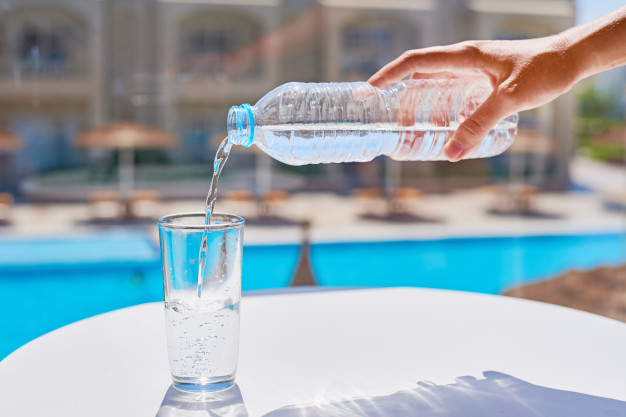 نوشیدن آب در هنگام آفتاب گرفتن